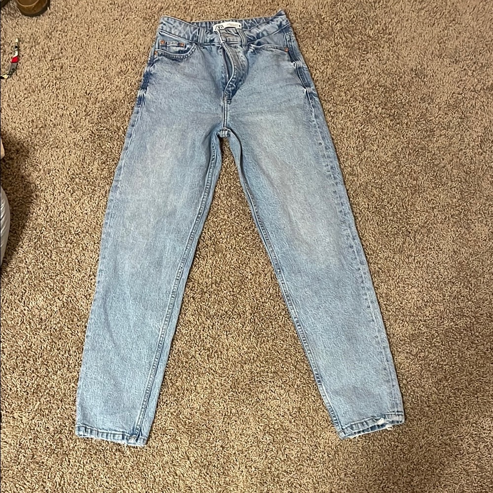 Zara Blue Straight Leg Jeans with Classic Vintage Appeal